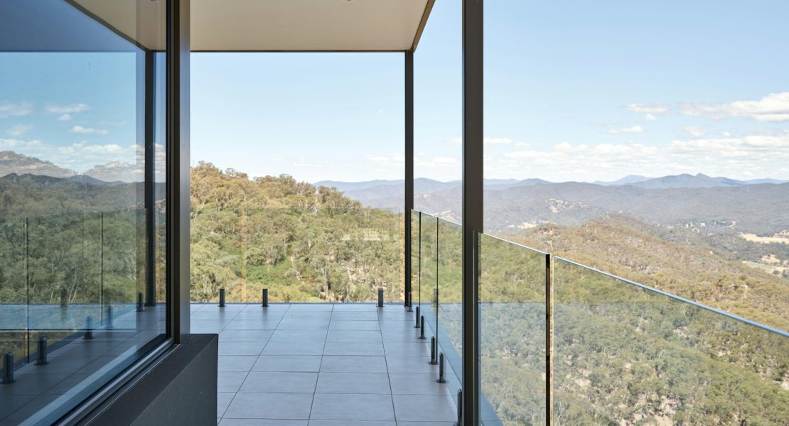eno hero balcon montagnes